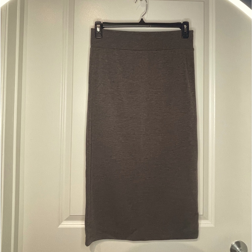 NWOT Pencil Skirt. Large. Length 30” Stretchy Fabric. No Tag. Olive Green/Gray